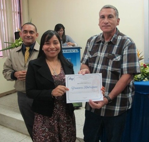 Yancari Rodríguez (10 años de servicio)